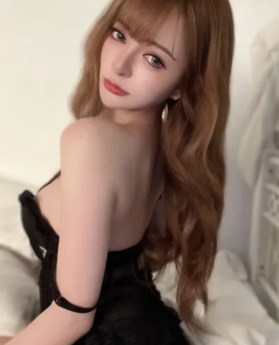 Hui San photo 1, asian, slim, black hair, 167 cm, 48 kg, Large bust, Hong Kong