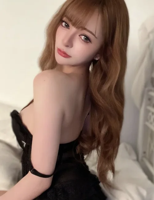 Hui San photo 1, asian, slim, black hair, 167 cm, 48 kg, Large bust, Hong Kong