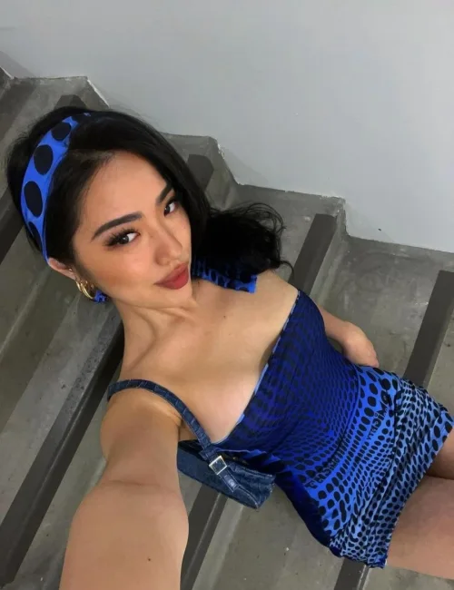 Cindy photo 4, european, slim, black hair, 170 cm, 53 kg, Medium bust, Hong Kong