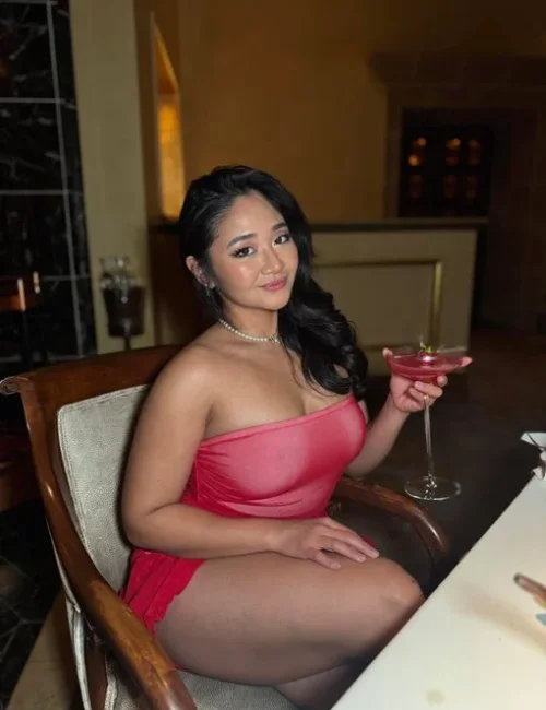 Lina photo 2, asian, athletic, black hair, 168 cm, 55 kg, Extra Large bust, Hong Kong