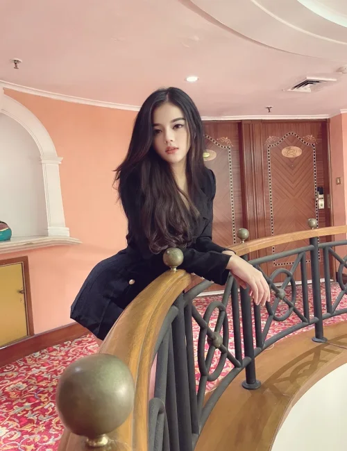 Alicia photo 1, asian, slim, black hair, 167 cm, 48 kg, Large bust, Hong Kong