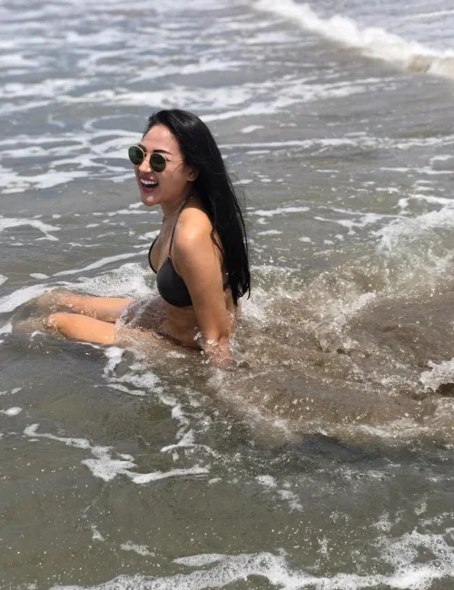 Felicia photo 5, asian, slim, black hair, 165 cm, 48 kg, Large bust, Hong Kong