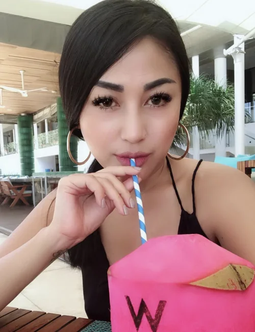 Felicia photo 8, asian, slim, black hair, 165 cm, 48 kg, Large bust, Hong Kong