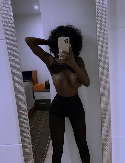 Sonia photo 7, ebony, slim, black hair, 170 cm, 53 kg, Large bust, Hong Kong