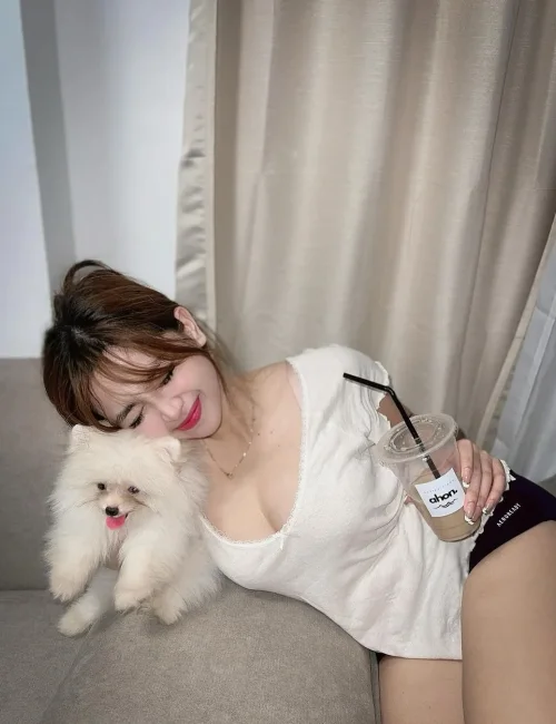 Jeenaa photo 2, asian, slim, brunette, 168 cm, 52 kg, Medium bust, Hong Kong