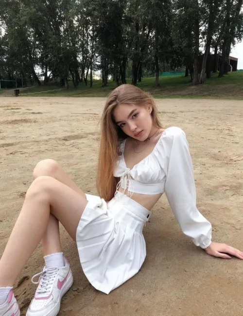 Alyana photo 2, asian, athletic, blonde hair, 169 cm, 53 kg, Medium bust, Hong Kong
