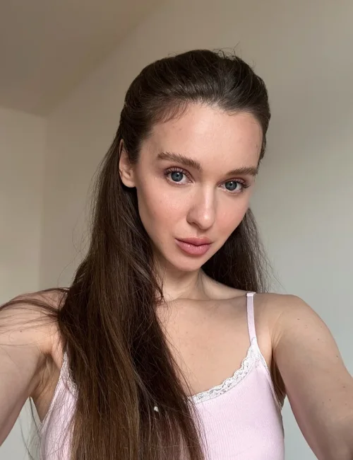 Mitzi photo 6, european, slim, brunette, 168 cm, 50 kg, Small bust, Hong Kong