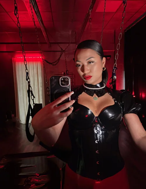 Herrin Domina Rachelle photo 1, european, athletic, black hair, 170 cm, 56 kg, Large bust, Hong Kong