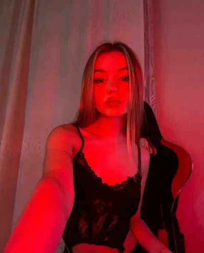 Dary photo 1, european, slim, blonde hair, 165 cm, 49 kg, Small bust, Hong Kong