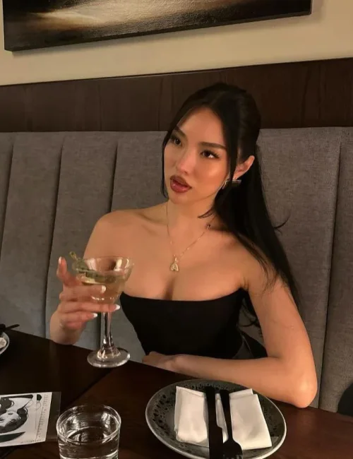 Yldz photo 4, asian, athletic, black hair, 168 cm, 54 kg, Medium bust, Hong Kong