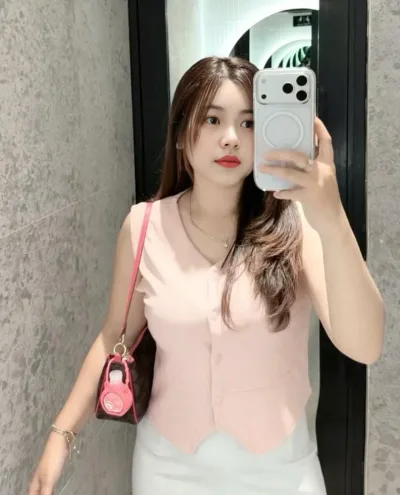 Luna photo 1, asian, petite, black hair, 157 cm, 47 kg, Large bust, Hong Kong