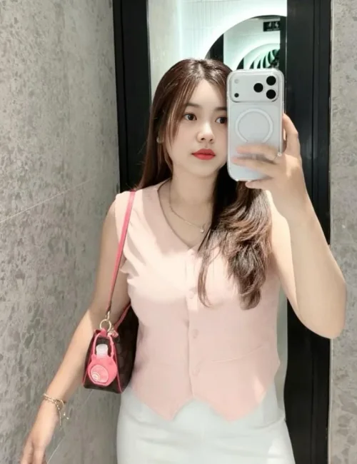Luna photo 1, asian, petite, black hair, 157 cm, 47 kg, Large bust, Hong Kong