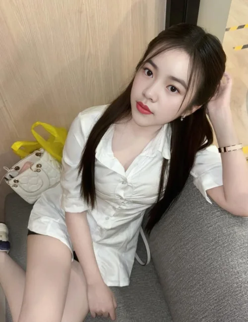 Luna photo 4, asian, petite, black hair, 157 cm, 47 kg, Large bust, Hong Kong