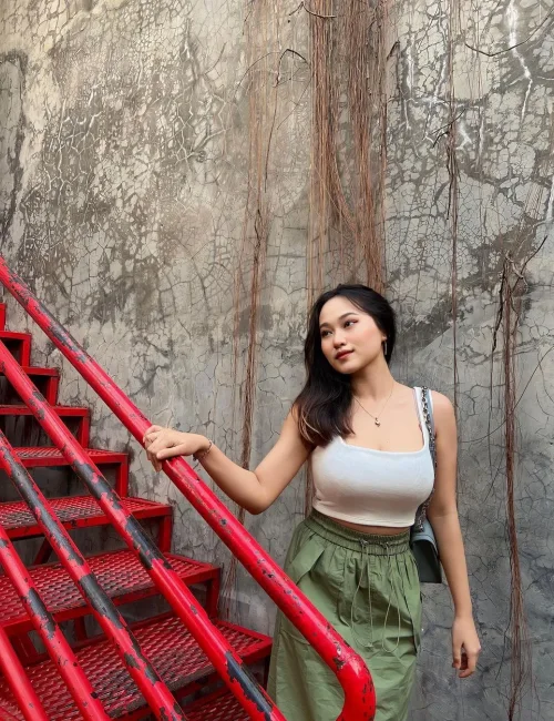 Sella photo 6, asian, petite, black hair, 162 cm, 50 kg, Extra Large bust, Hong Kong
