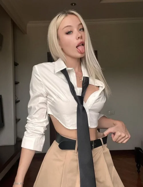 Alecto photo 2, european, slim, blonde hair, 168 cm, 52 kg, Medium bust, Hong Kong