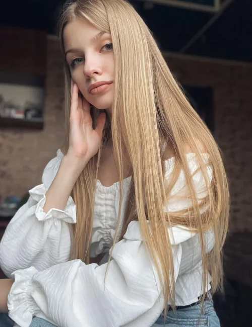 Arina photo 6, european, slim, blonde hair, 170 cm, 50 kg, Medium bust, Hong Kong