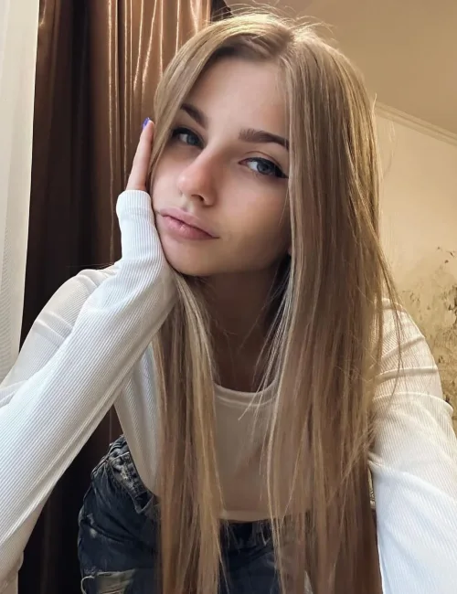 Arina photo 8, european, slim, blonde hair, 170 cm, 50 kg, Medium bust, Hong Kong