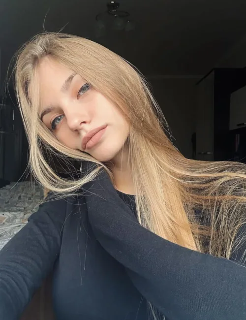 Arina photo 9, european, slim, blonde hair, 170 cm, 50 kg, Medium bust, Hong Kong