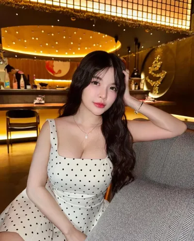 Amora Zel photo 1, asian, petite, black hair, 155 cm, 47 kg, Large bust, Hong Kong