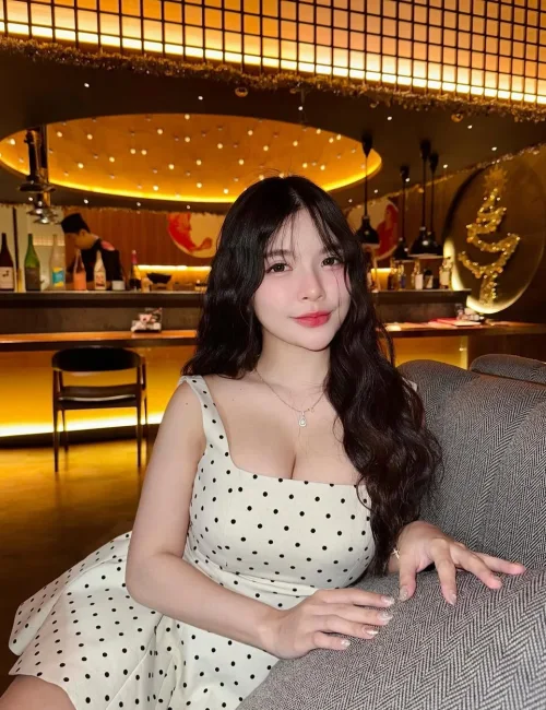 Amora Zel photo 2, asian, petite, black hair, 155 cm, 47 kg, Large bust, Hong Kong