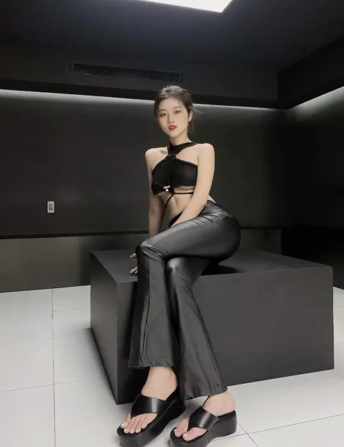 Jeny photo 4, asian, slim, black hair, 168 cm, 50 kg, Medium bust, Hong Kong