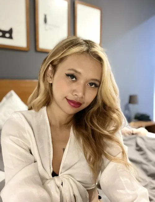 Nichole photo 6, asian, petite, blonde hair, 160 cm, 48 kg, Medium bust, Hong Kong