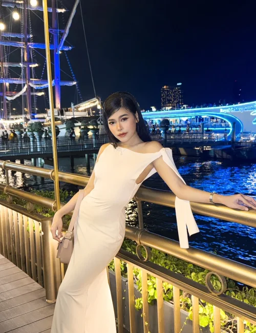 Milin Natural Boobs Student photo 5, asian, petite, black hair, 158 cm, 48 kg, Medium bust, Hong Kong