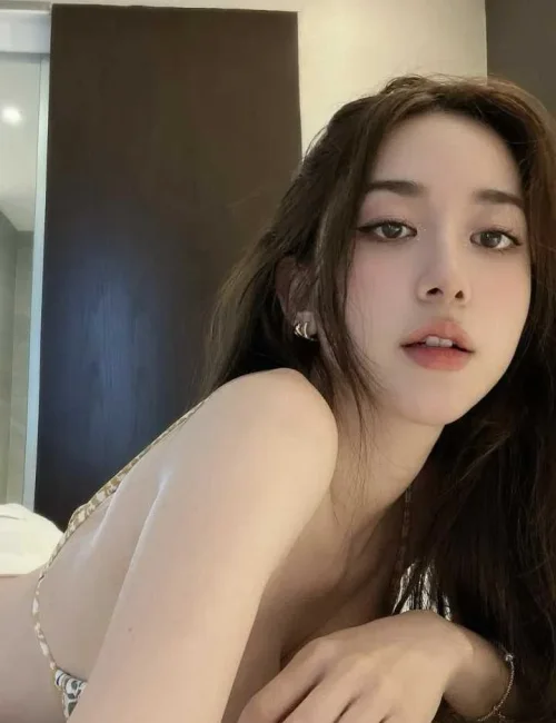 Avery photo 3, asian, slim, black hair, 165 cm, 49 kg, Large bust, Hong Kong