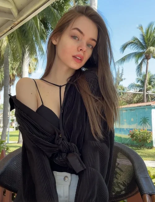 Beauty photo 1, european, slim, brunette, 168 cm, 52 kg, Medium bust, Hong Kong