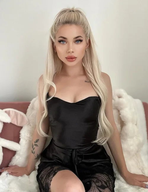 Elena photo 6, european, athletic, blonde hair, 169 cm, 54 kg, Small bust, Hong Kong