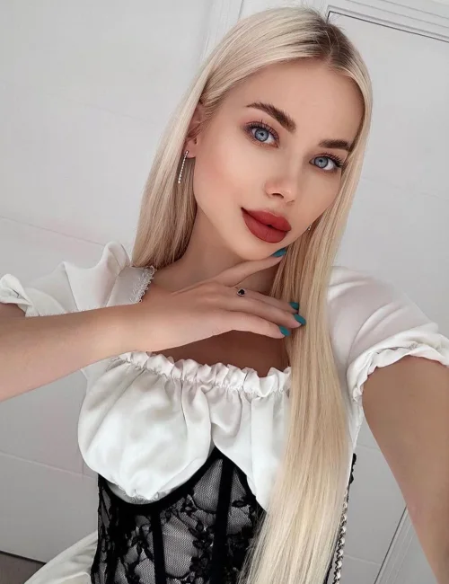 Elena photo 7, european, athletic, blonde hair, 169 cm, 54 kg, Small bust, Hong Kong