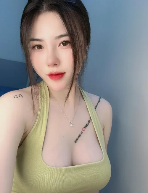 Evelynthe photo 5, asian, slim, black hair, 166 cm, 50 kg, Extra Large bust, Hong Kong