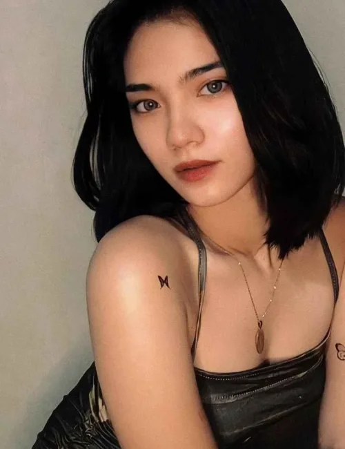 Gina photo 2, asian, slim, black hair, 165 cm, 49 kg, Large bust, Hong Kong