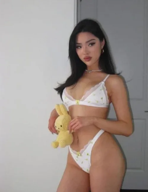 Berfin photo 1, asian, athletic, black hair, 168 cm, 55 kg, Medium bust, Hong Kong