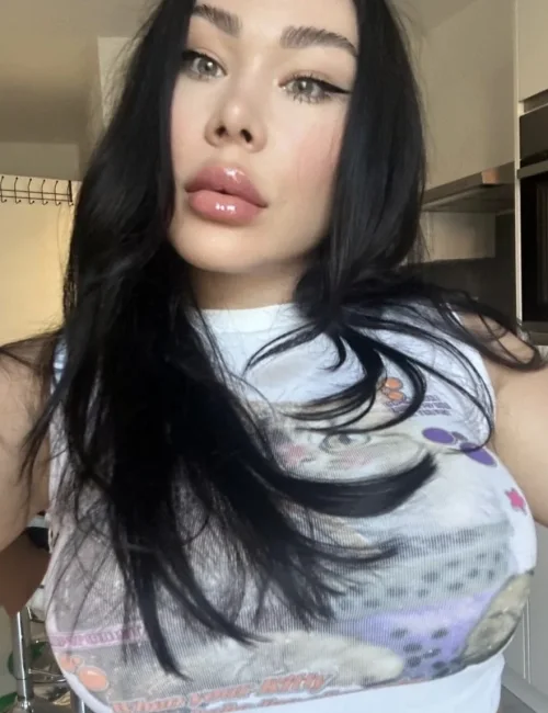 Lily photo 3, european, athletic, brunette, 167 cm, 56 kg, Large bust, Hong Kong