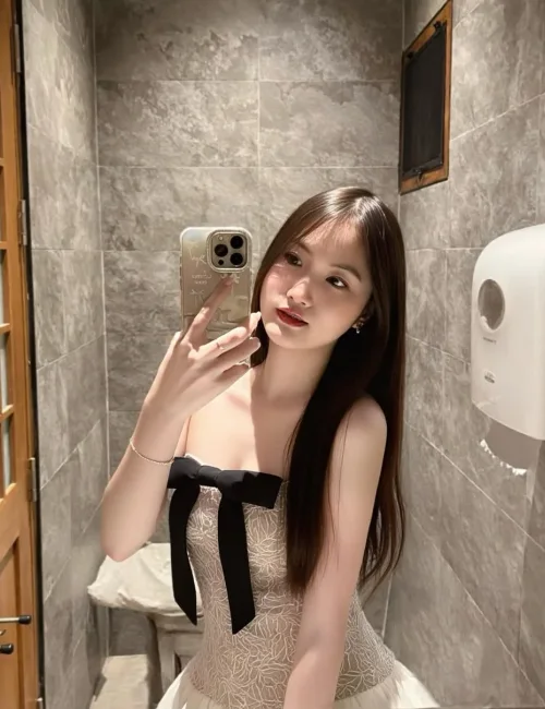 Fahiraaaa photo 9, asian, petite, brunette, 157 cm, 47 kg, Medium bust, Hong Kong