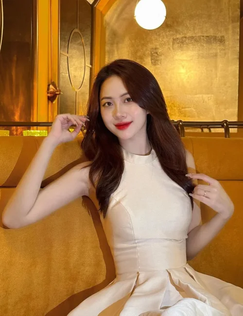 Bella Nora photo 3, asian, petite, black hair, 155 cm, 48 kg, Large bust, Hong Kong