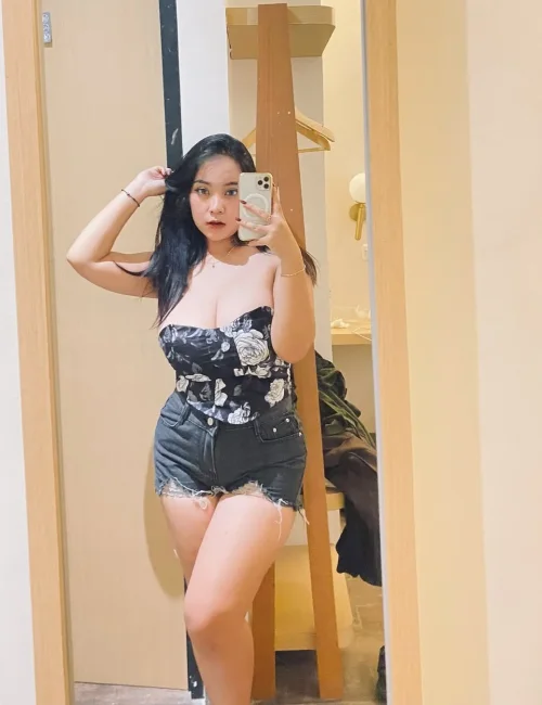 Saniccaa photo 6, asian, petite, black hair, 160 cm, 50 kg, Extra Large bust, Hong Kong