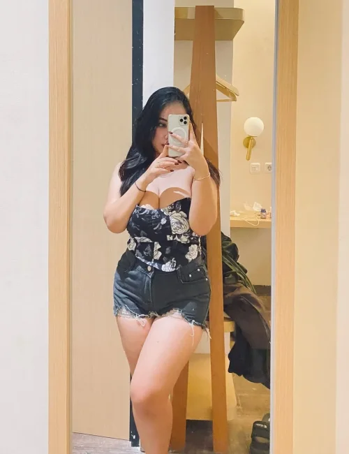 Saniccaa photo 7, asian, petite, black hair, 160 cm, 50 kg, Extra Large bust, Hong Kong