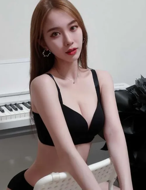 Jiaxin photo 1, asian, slim, brunette, 165 cm, 48 kg, Large bust, Hong Kong