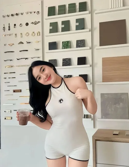 Jeany photo 2, asian, athletic, brunette, 168 cm, 55 kg, Small bust, Hong Kong