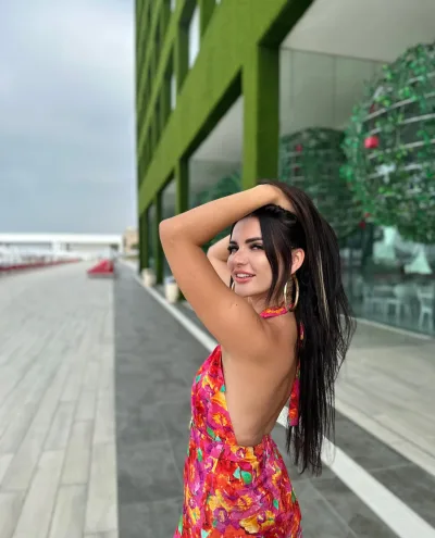 Camila photo 1, european, average, black hair, 166 cm, 62 kg, Small bust, Hong Kong