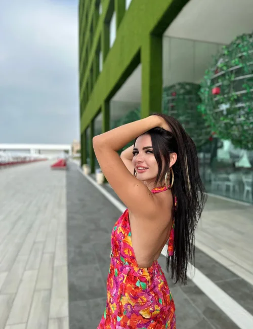 Camila photo 1, european, average, black hair, 166 cm, 62 kg, Small bust, Hong Kong