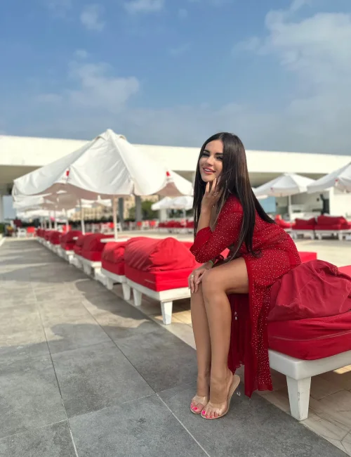 Camila photo 2, european, average, black hair, 166 cm, 62 kg, Small bust, Hong Kong