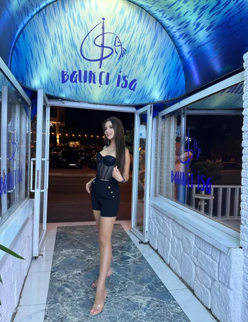 Camila photo 4, european, average, black hair, 166 cm, 62 kg, Small bust, Hong Kong