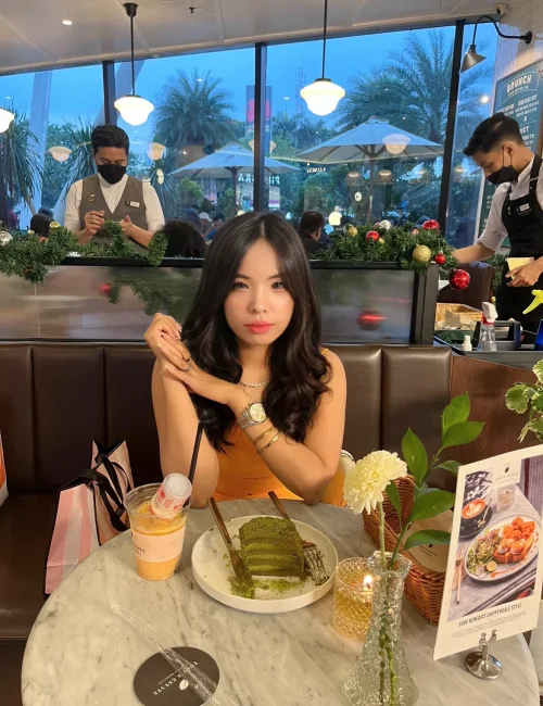 Nataali photo 1, asian, petite, black hair, 155 cm, 46 kg, Medium bust, Hong Kong