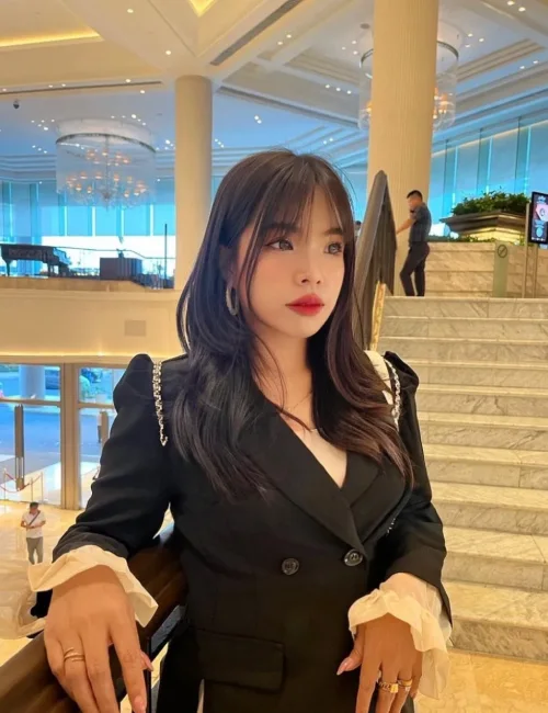 Nataali photo 3, asian, petite, black hair, 155 cm, 46 kg, Medium bust, Hong Kong