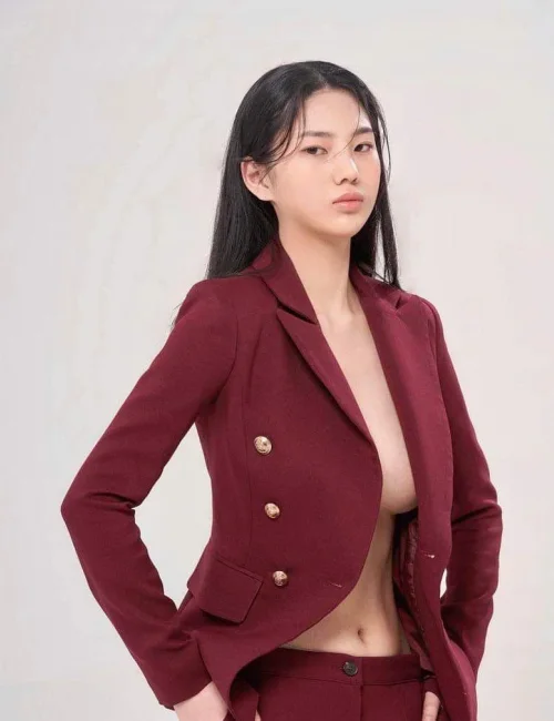 Seductive Korean Hana photo 2, asian, slim, black hair, 165 cm, 49 kg, Medium bust, Hong Kong