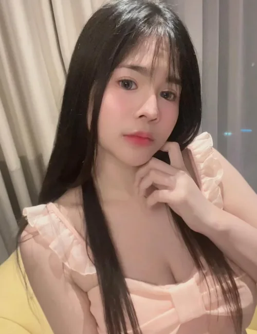 Cicilia photo 1, asian, petite, black hair, 155 cm, 48 kg, Large bust, Hong Kong