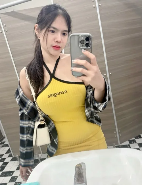 Cicilia photo 5, asian, petite, black hair, 155 cm, 48 kg, Large bust, Hong Kong